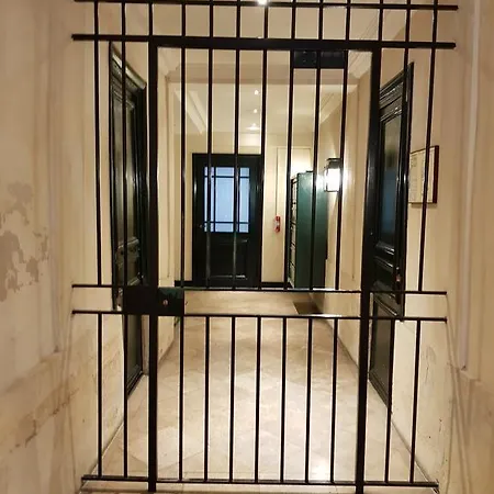 Studio Terrasse St Anne Opera Apartment Paris